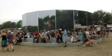 AVPDs installation Pose/Expose under årets Roskilde Festival, der legede med festivalgæsternes trang til at udstille sig selv. (Foto: Line Møller Lauritsen)