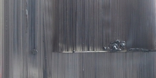 Ruth Campau: Silver Curtain (grey on grey on silver) (udsnit), 2013. Akryl på mylar, spejl mylar. 158 x 110 cm. På VERTICAL, Marianne Friis Gallery. Foto: Michael Mørk