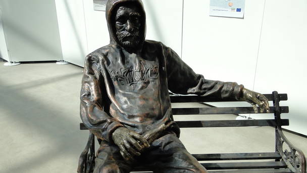 Fokus på hjemløse: Galschiøt-skulptur får fast plads i EU-Parlamentet